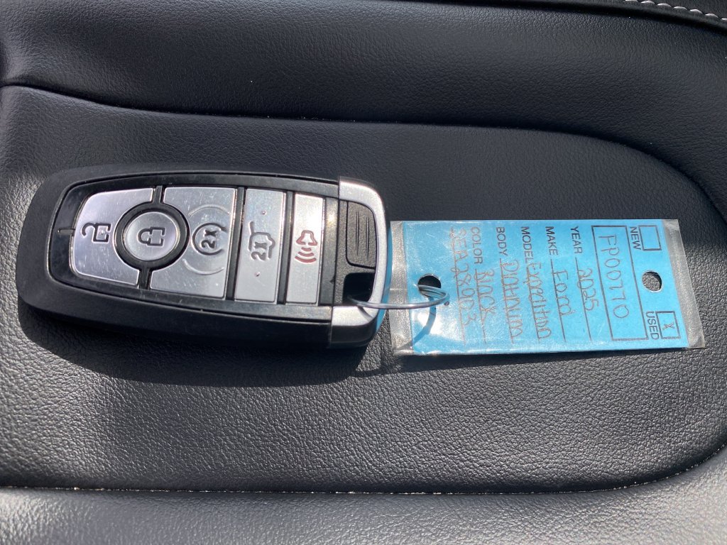 Used 2025 Ford Expedition Platinum AWD/4WD image 22
