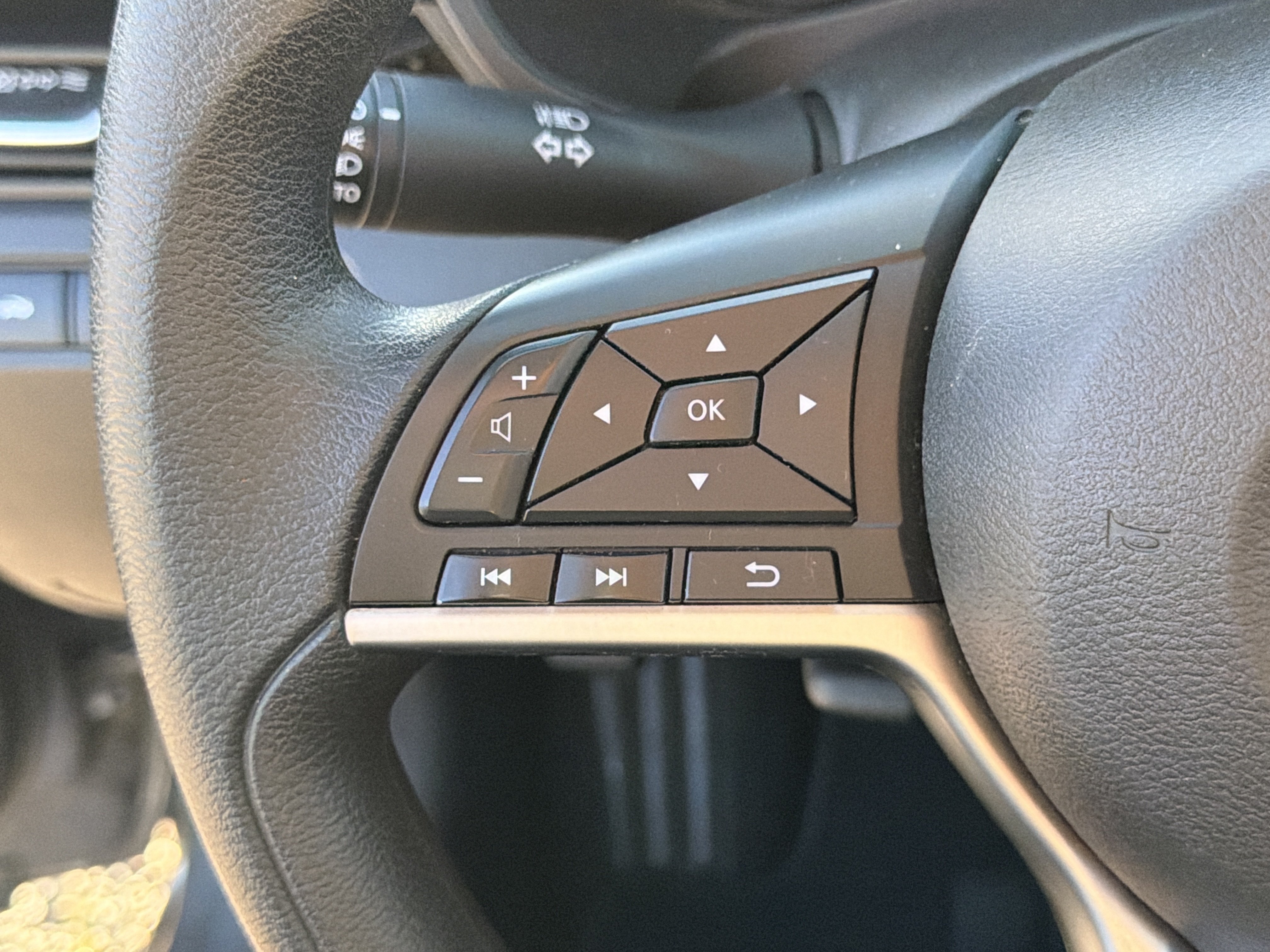 Used 2024 Nissan Altima 2.5 SV FWD image 26