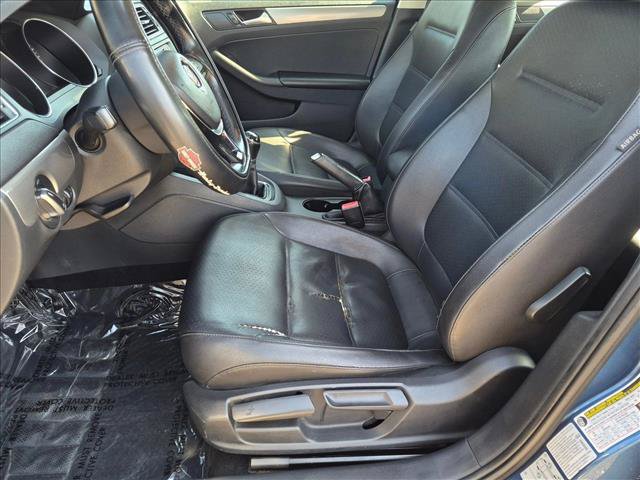 Used 2017 Volkswagen Jetta SE FWD image 16