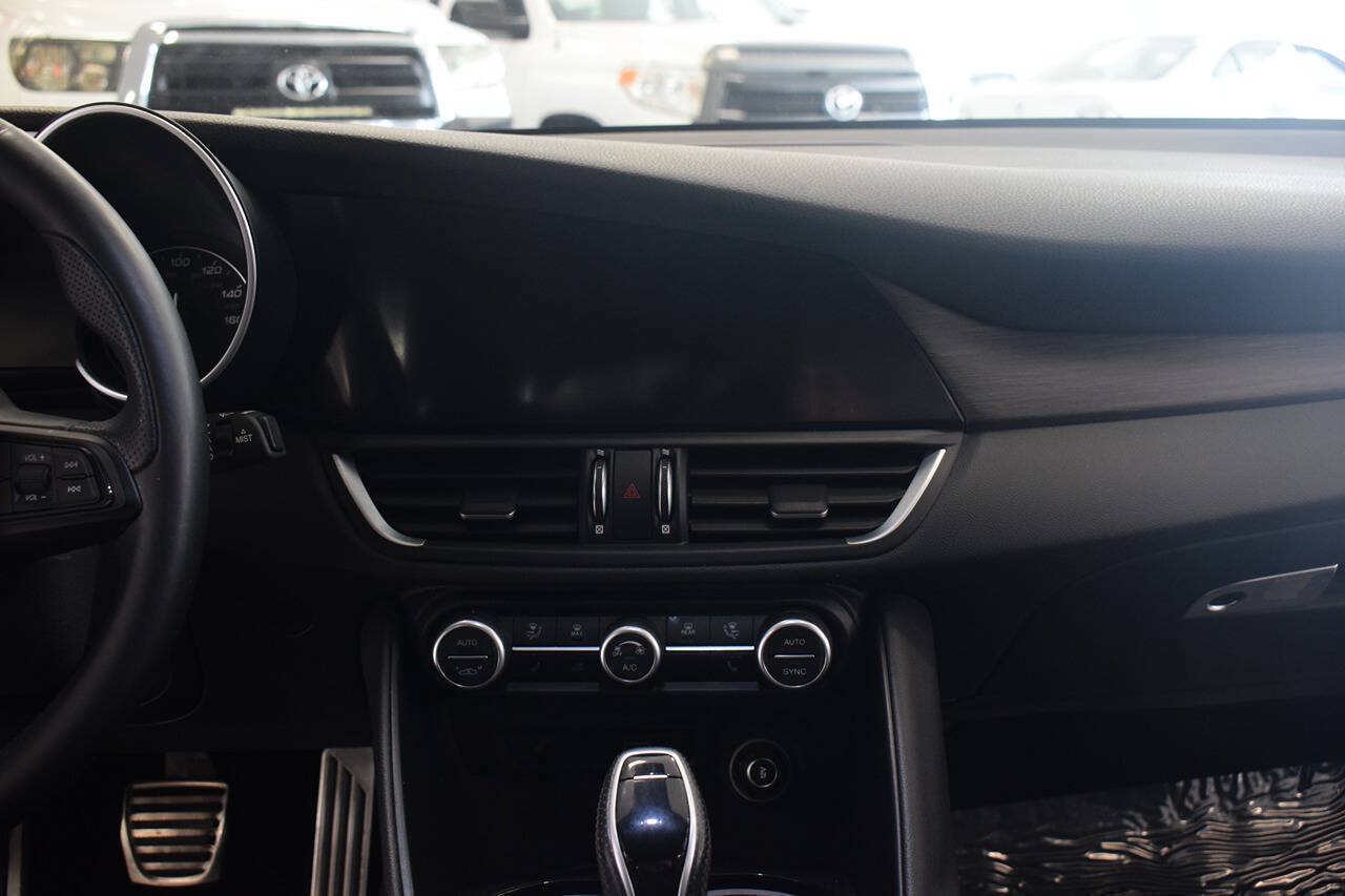 Used 2022 Alfa Romeo Giulia Ti RWD image 34