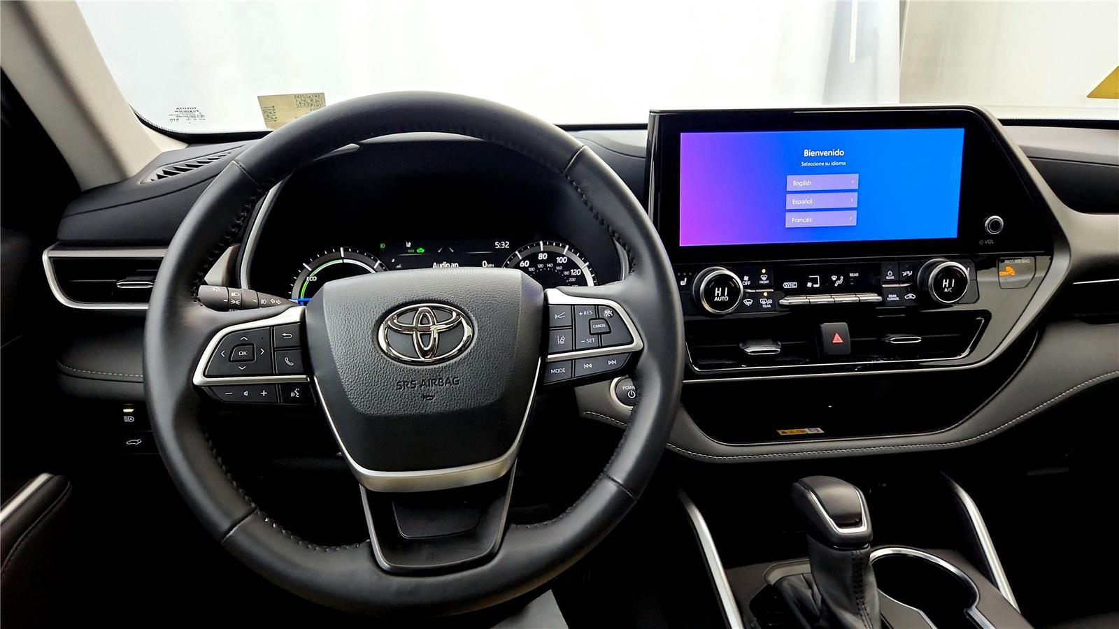 Certified 2024 Toyota Highlander XLE image 30