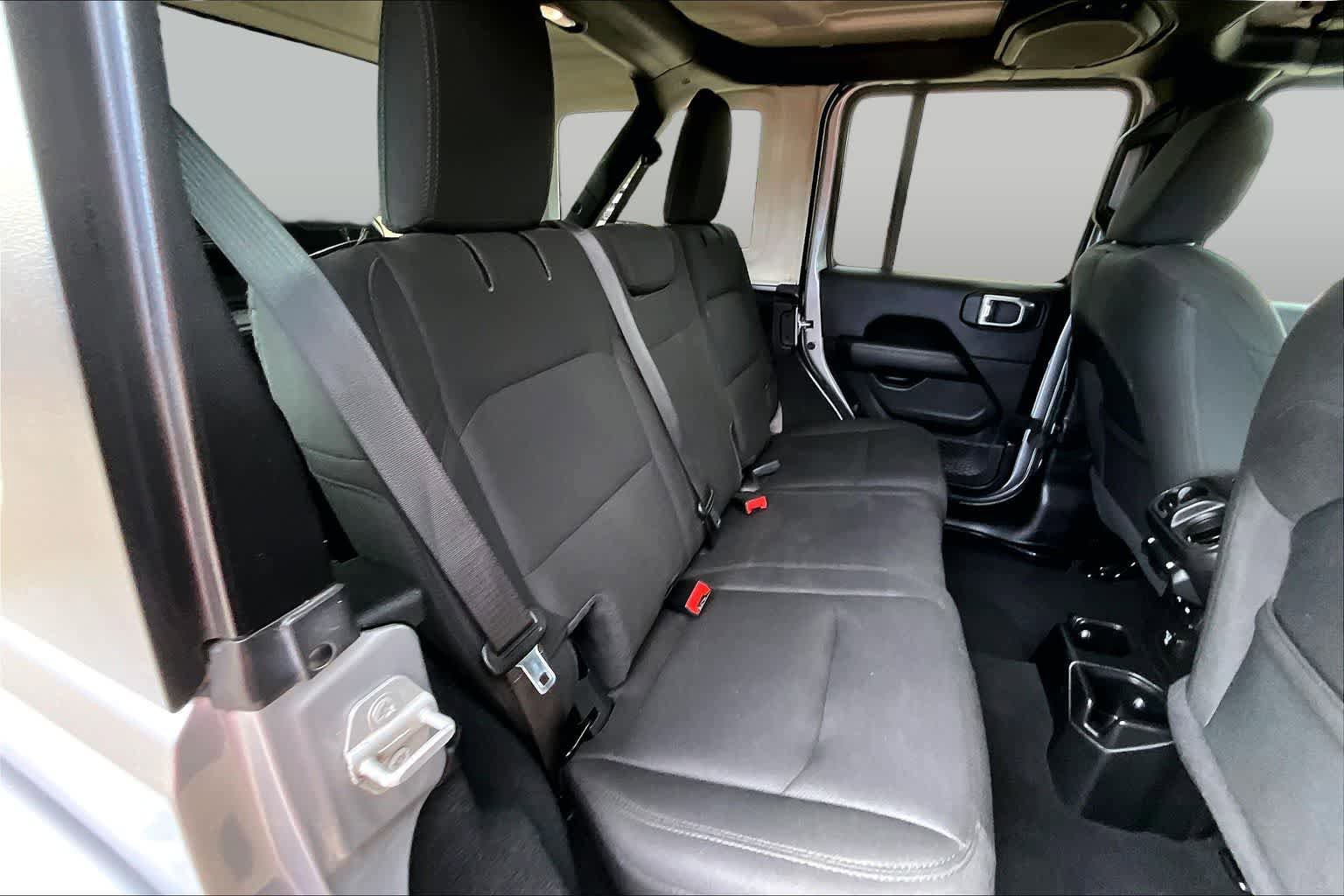 Used 2020 Jeep Wrangler Unlimited Sahara AWD/4WD image 19