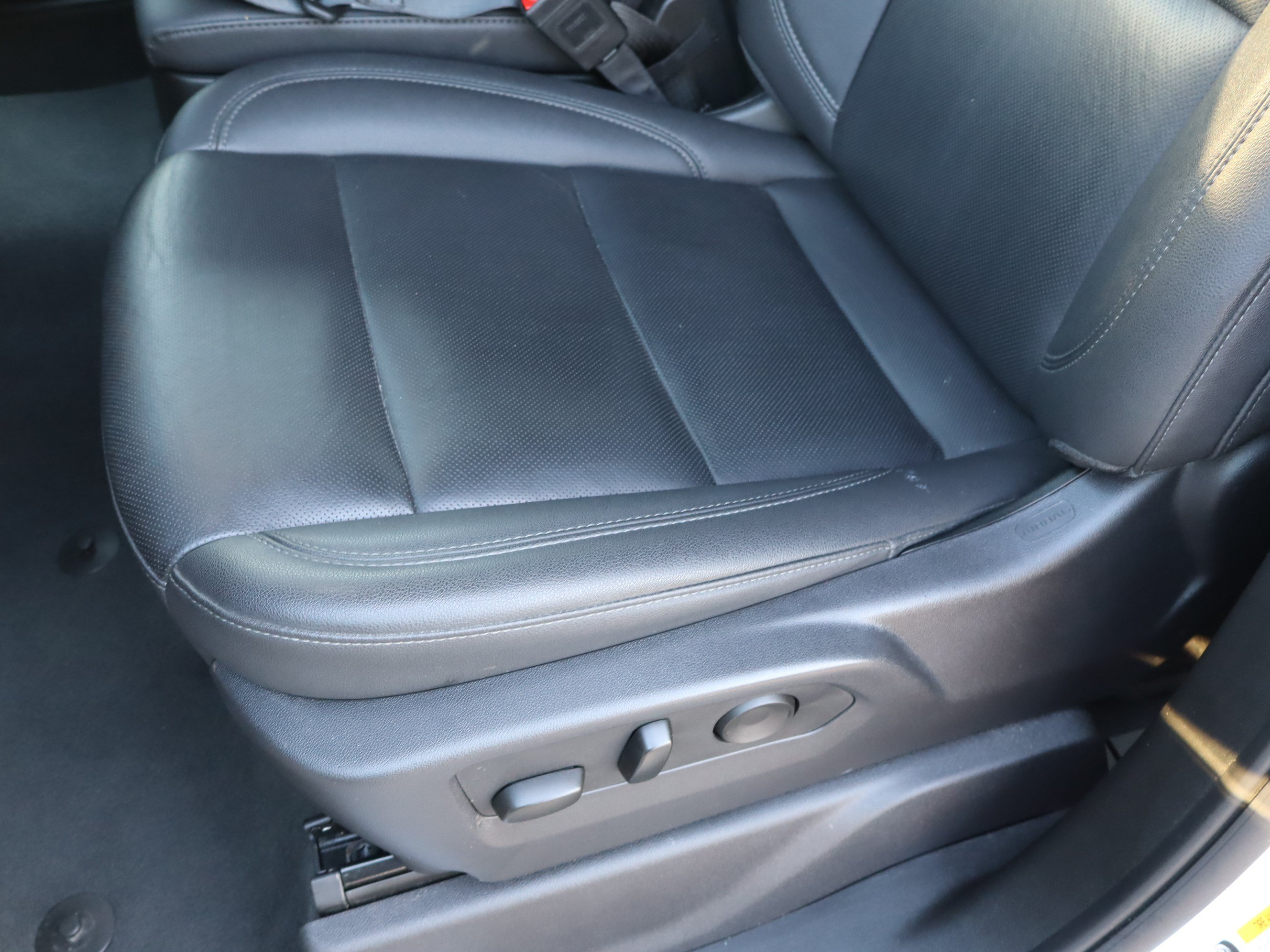 Used 2025 GMC Sierra 1500 SLT AWD/4WD image 19