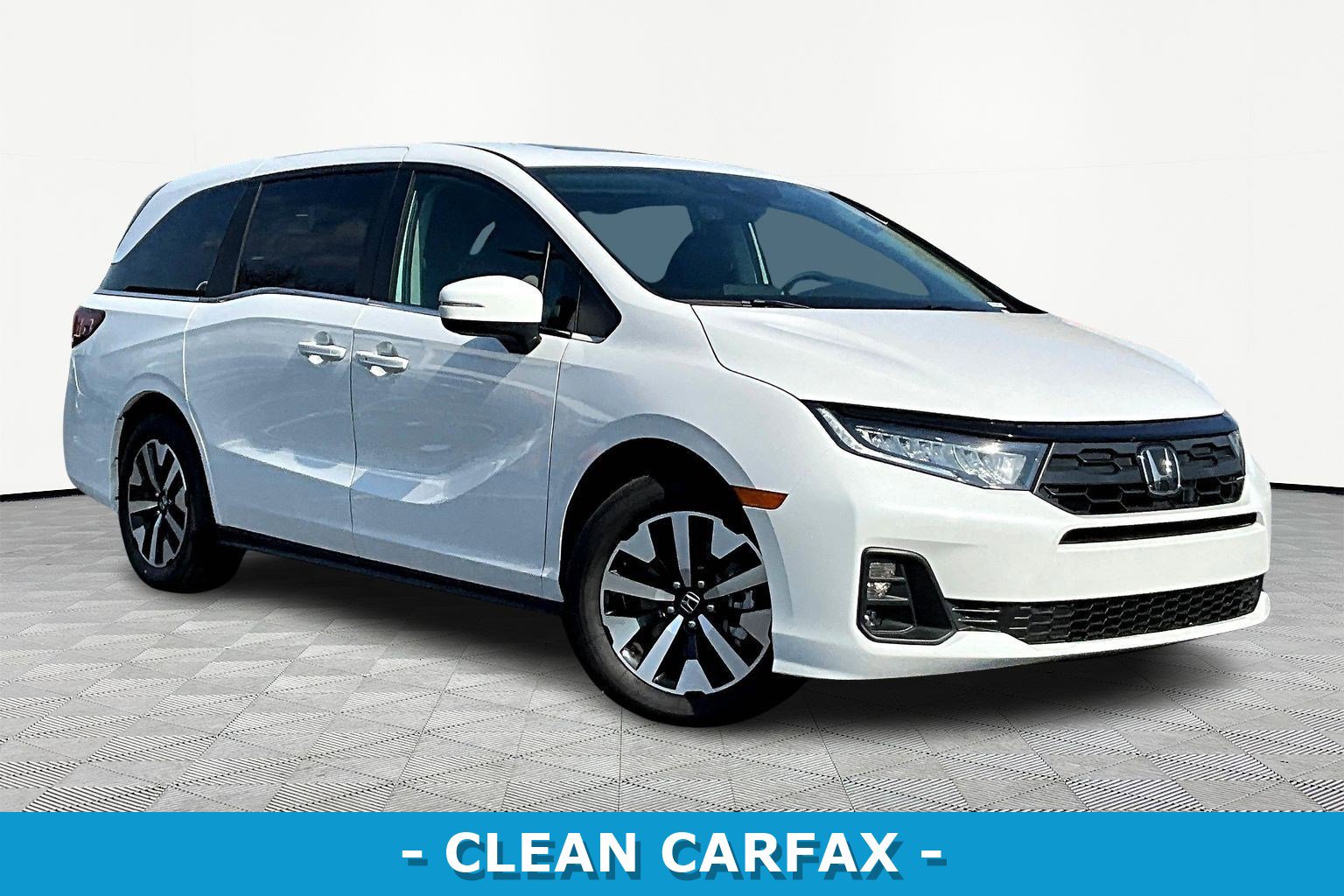 Certified 2026 Honda Odyssey EX-L image 3