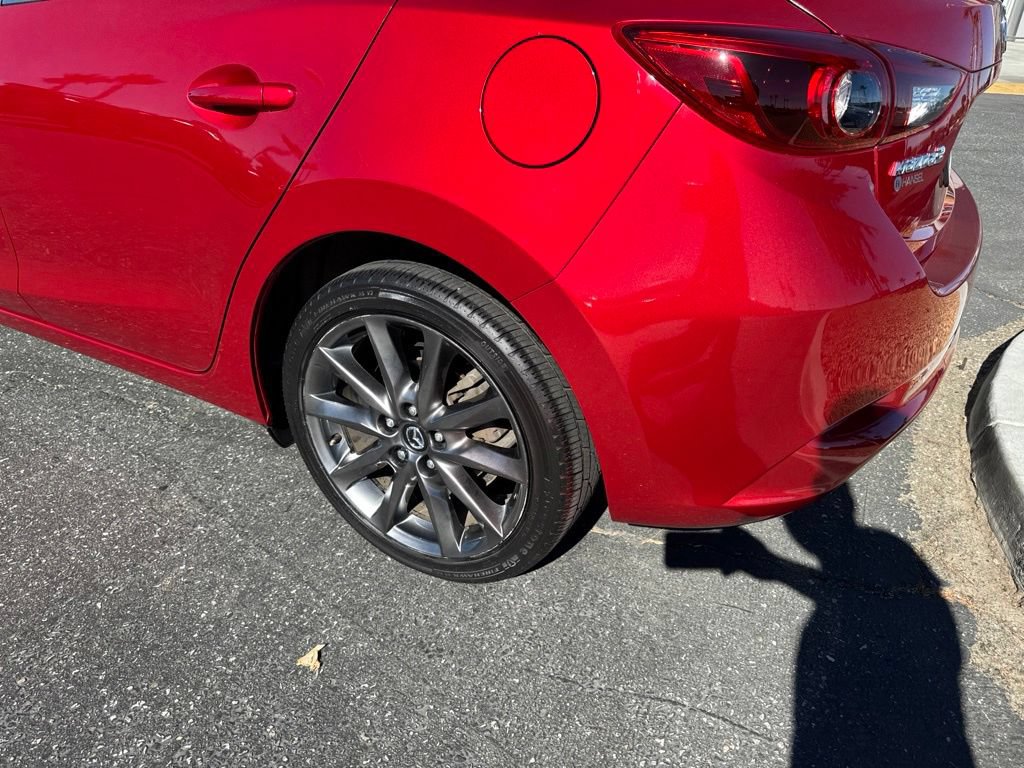 Used 2018 MAZDA MAZDA3 Grand Touring w/ Premium Equipment Package FWD image 9