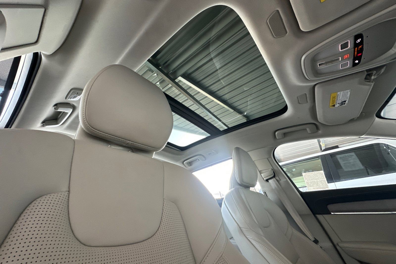 Used 2024 Volvo S90 T8 Ultimate image 18