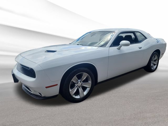 Used 2020 Dodge Challenger SXT RWD image 3