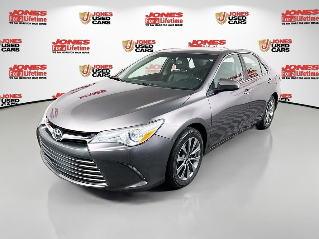Used 2017 Toyota Camry XLE w/ Moonroof Package image 11