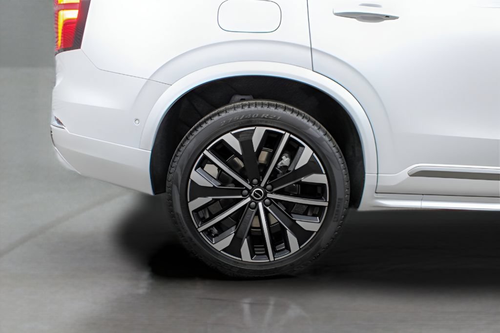 Used 2026 Volvo XC90 B6 Ultra w/ Protection Package AWD/4WD image 16