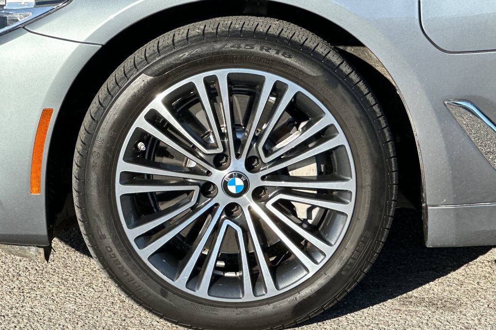 Used 2020 BMW 530e w/ Convenience Package image 31