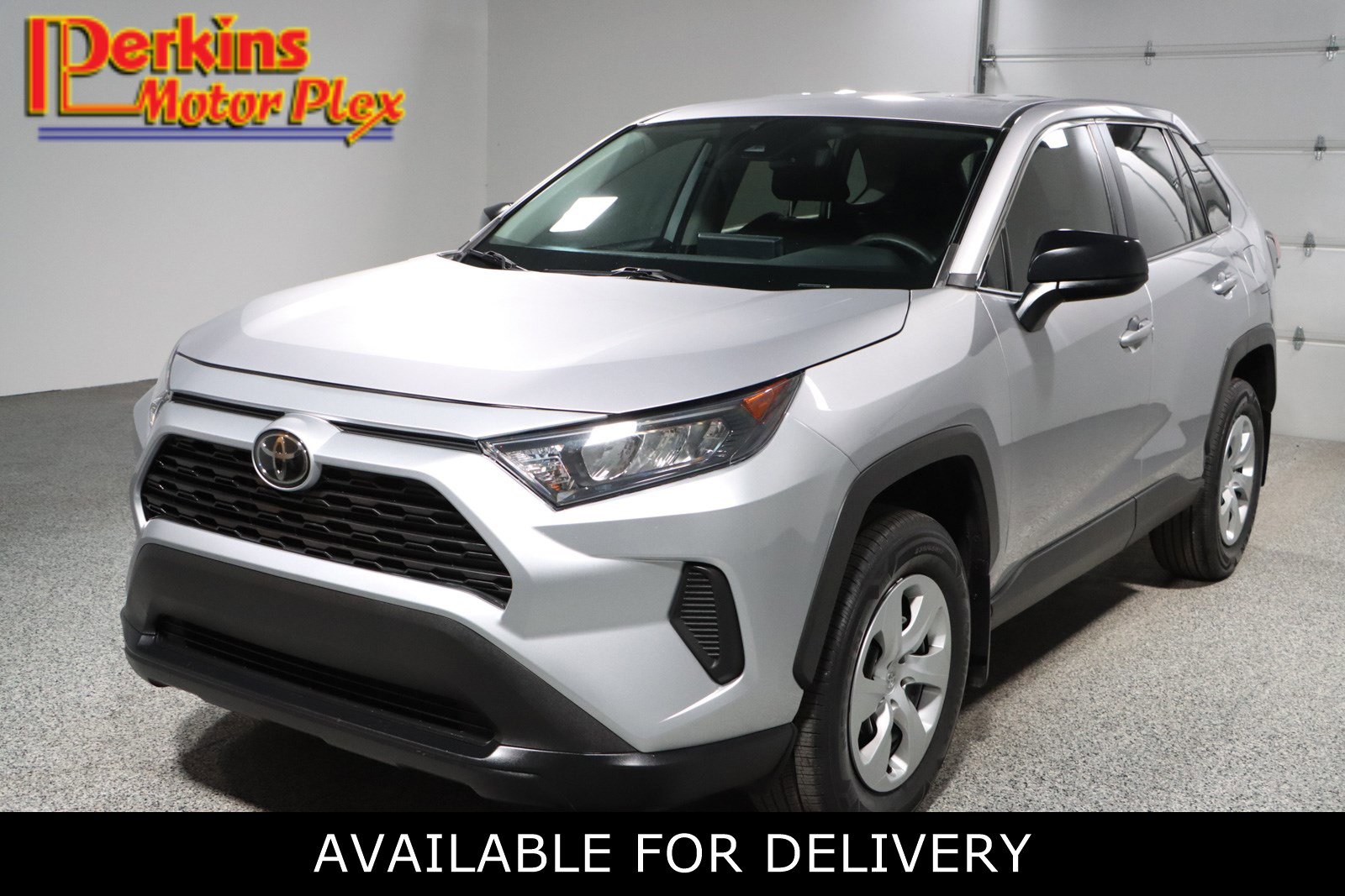 Used 2022 Toyota RAV4 LE video 1