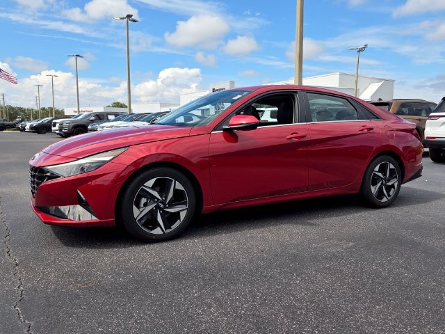 Used 2023 Hyundai Elantra Limited FWD image 3