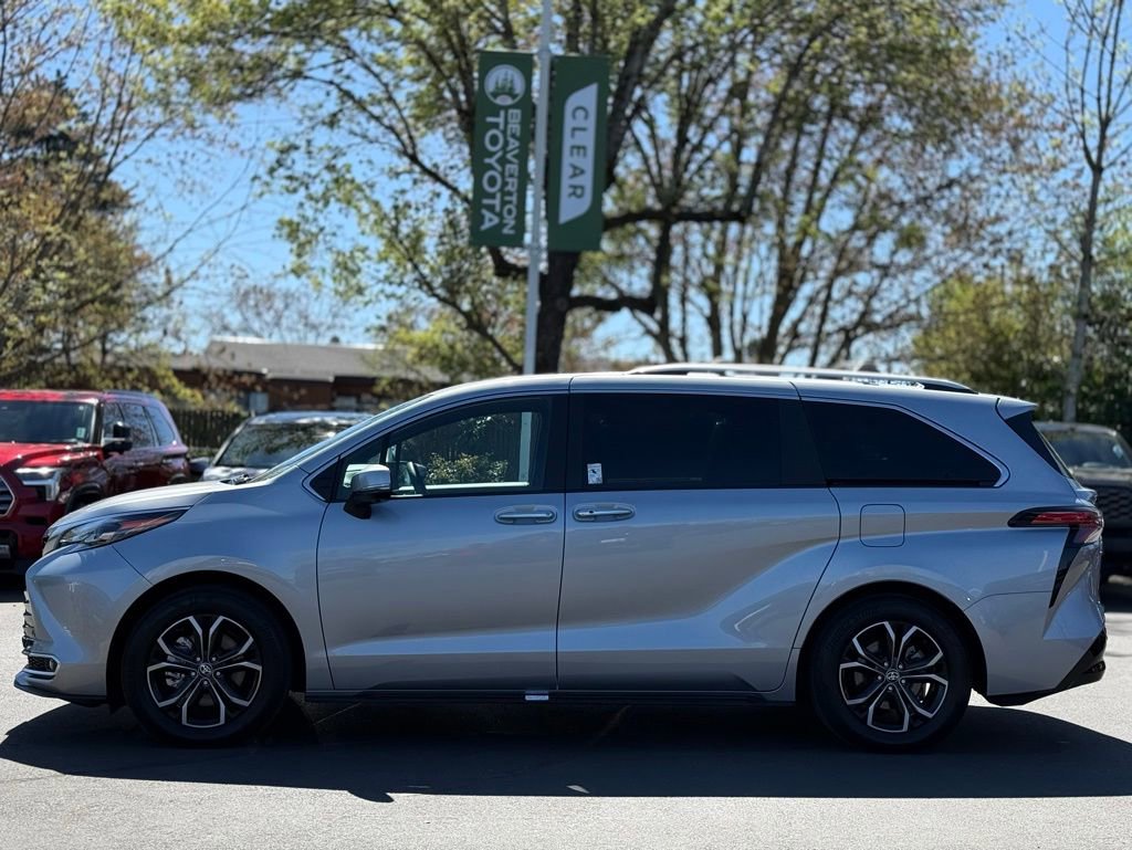 Used 2025 Toyota Sienna Platinum image 2