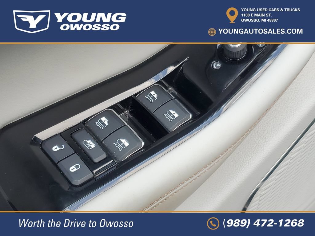 Used 2022 Jeep Grand Cherokee Overland w/ Luxury Tech Group IV AWD/4WD image 24