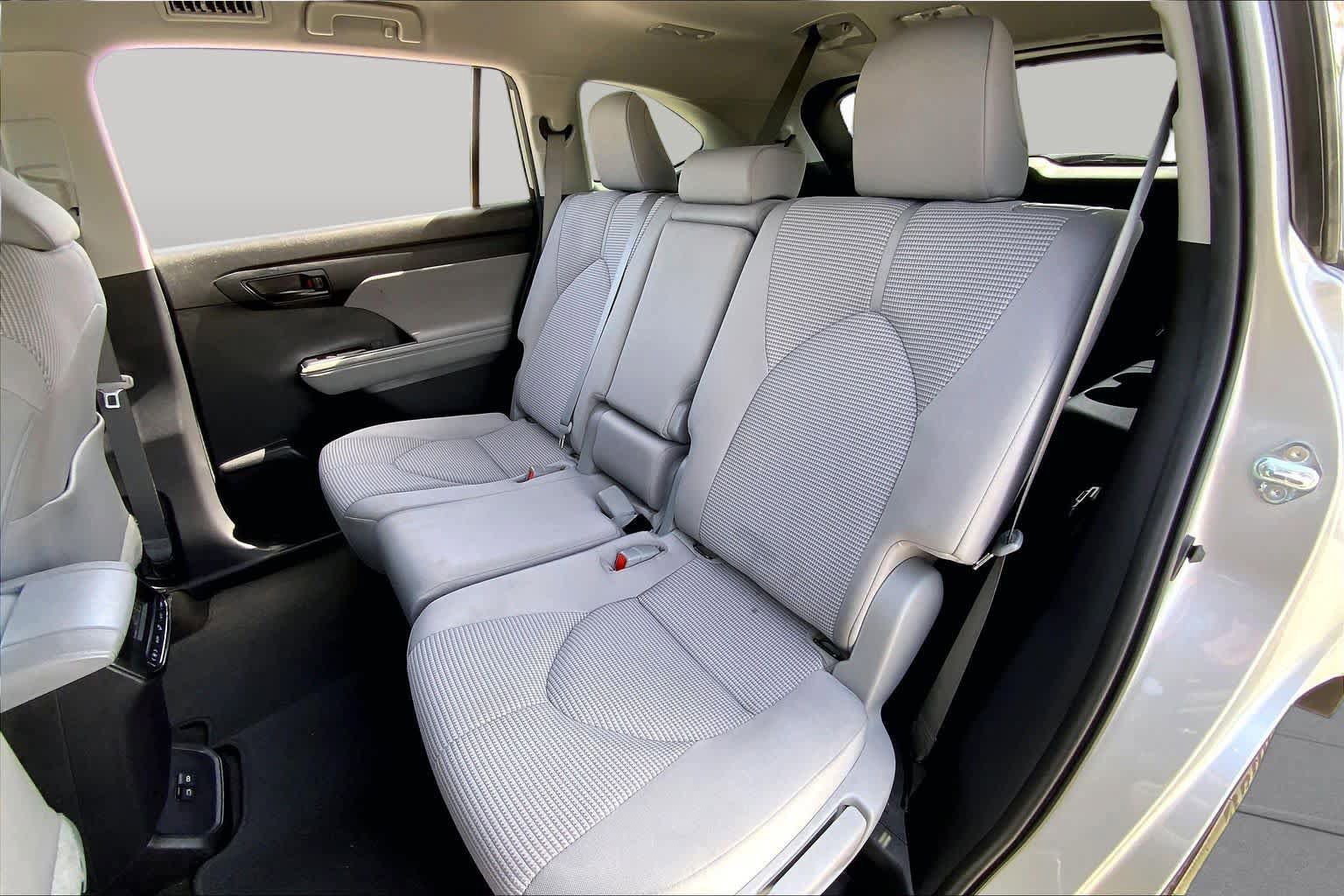 Used 2023 Toyota Highlander LE FWD image 20