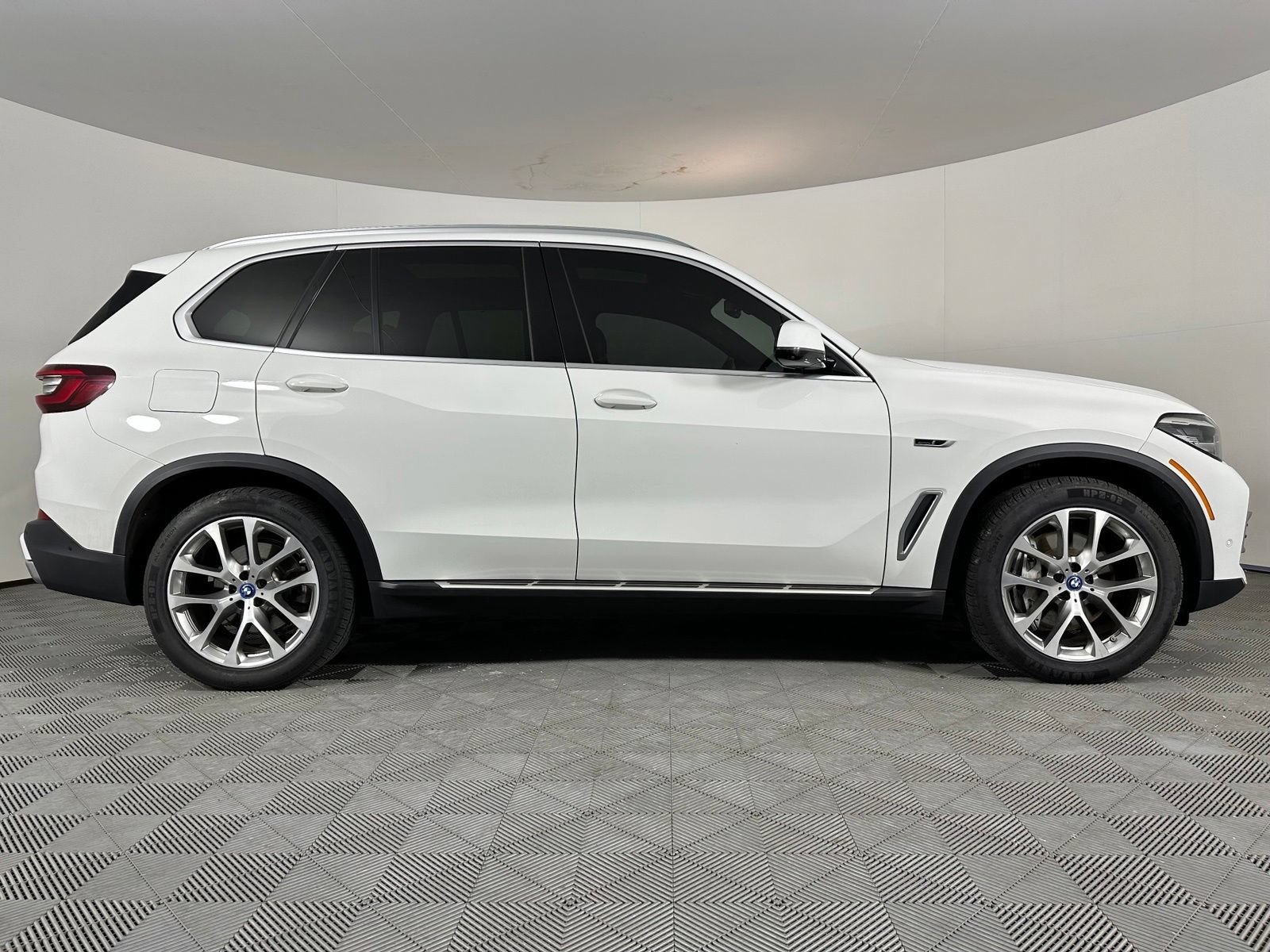 Used 2023 BMW X5 xDrive45e AWD/4WD image 29