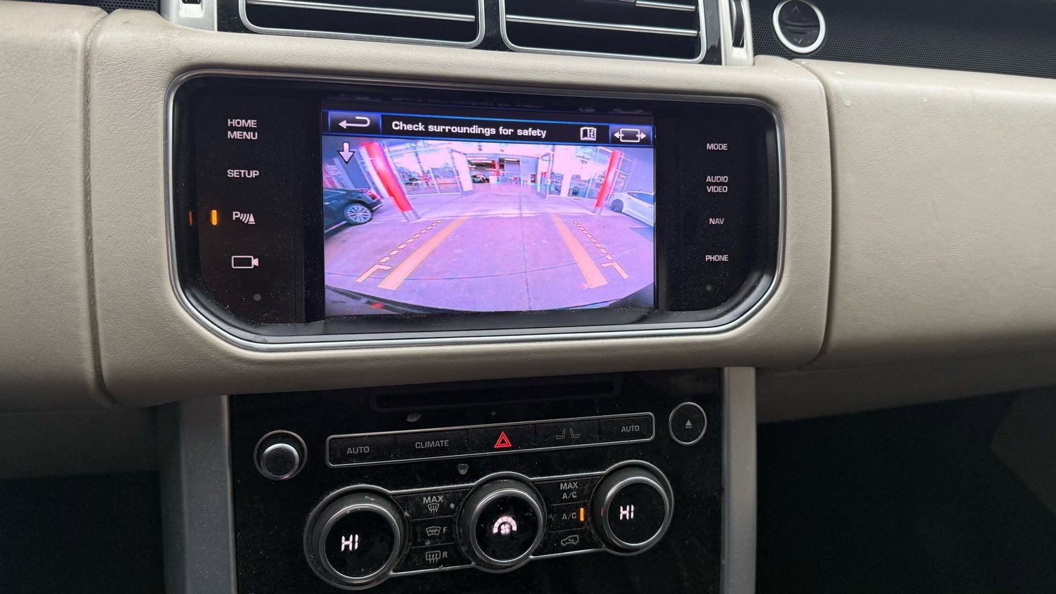 Used 2013 Land Rover Range Rover HSE image 19