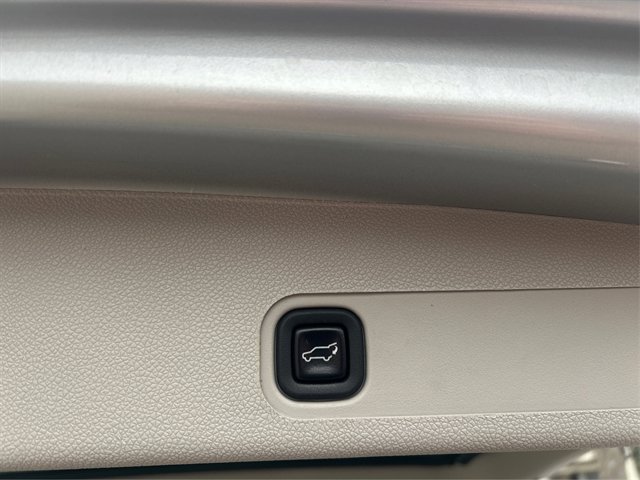 Used 2013 Chevrolet Tahoe LT AWD/4WD image 18