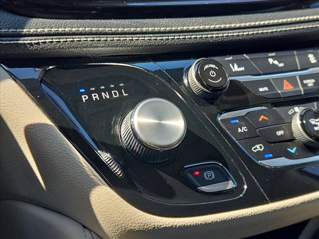 Used 2023 Chrysler Pacifica Limited FWD image 8