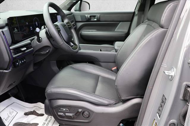 Used 2025 Hyundai Santa Fe Calligraphy AWD/4WD image 11