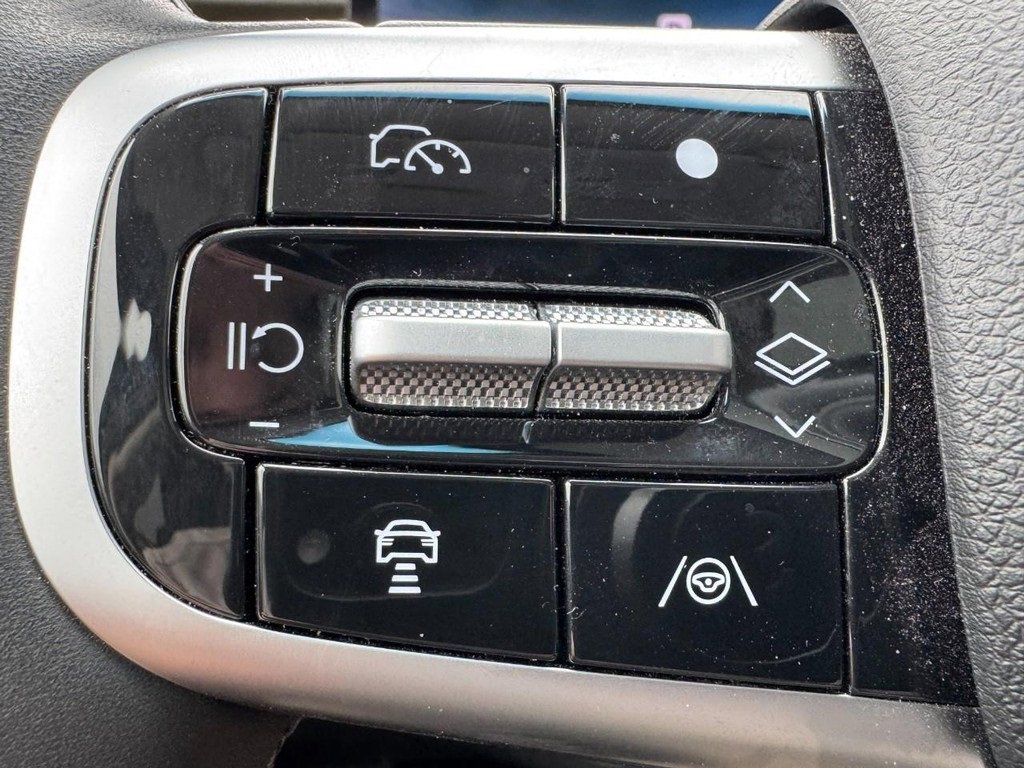 Certified 2025 Genesis GV80 2.5T Prestige image 18