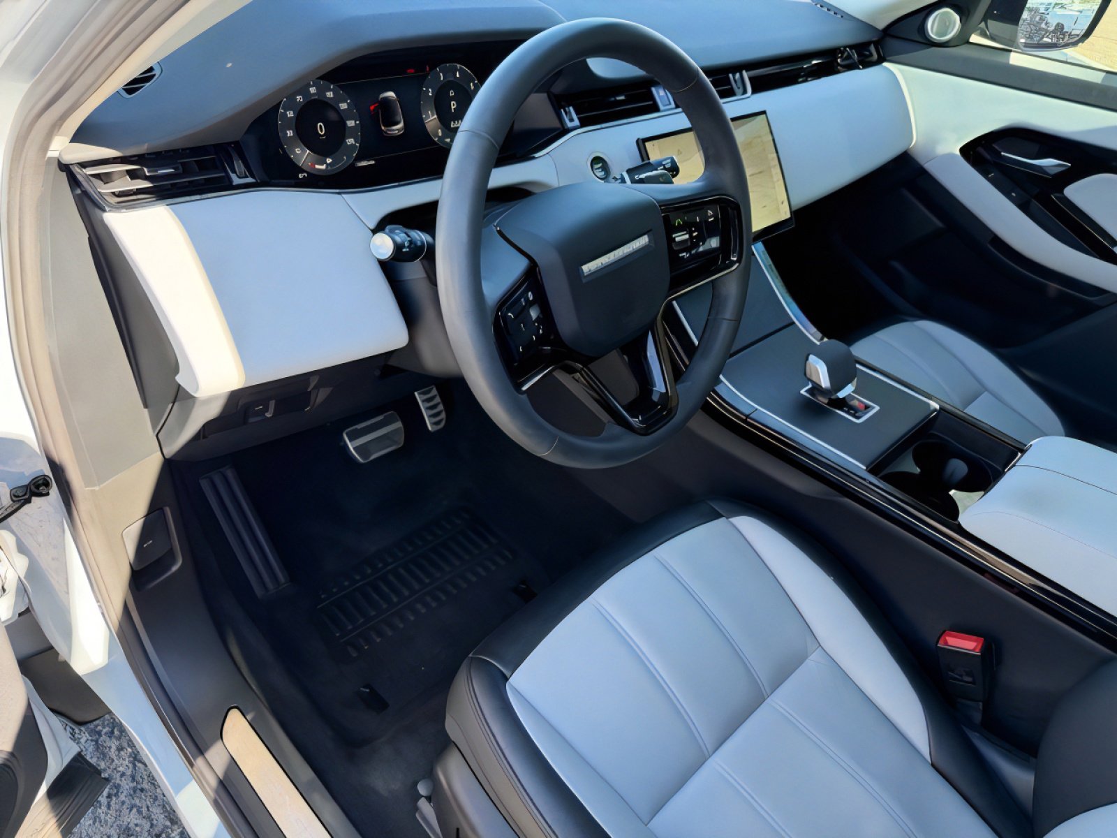 Used 2024 Land Rover Range Rover Evoque Dynamic SE image 14
