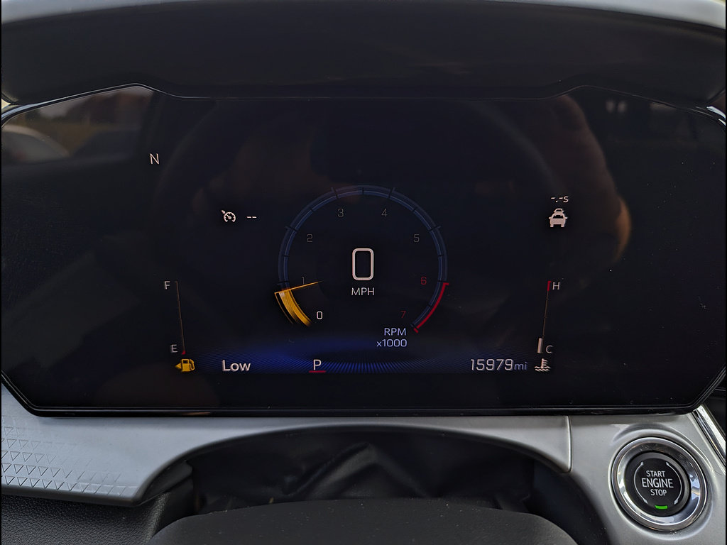 Used 2025 Chevrolet Trax LT FWD image 2