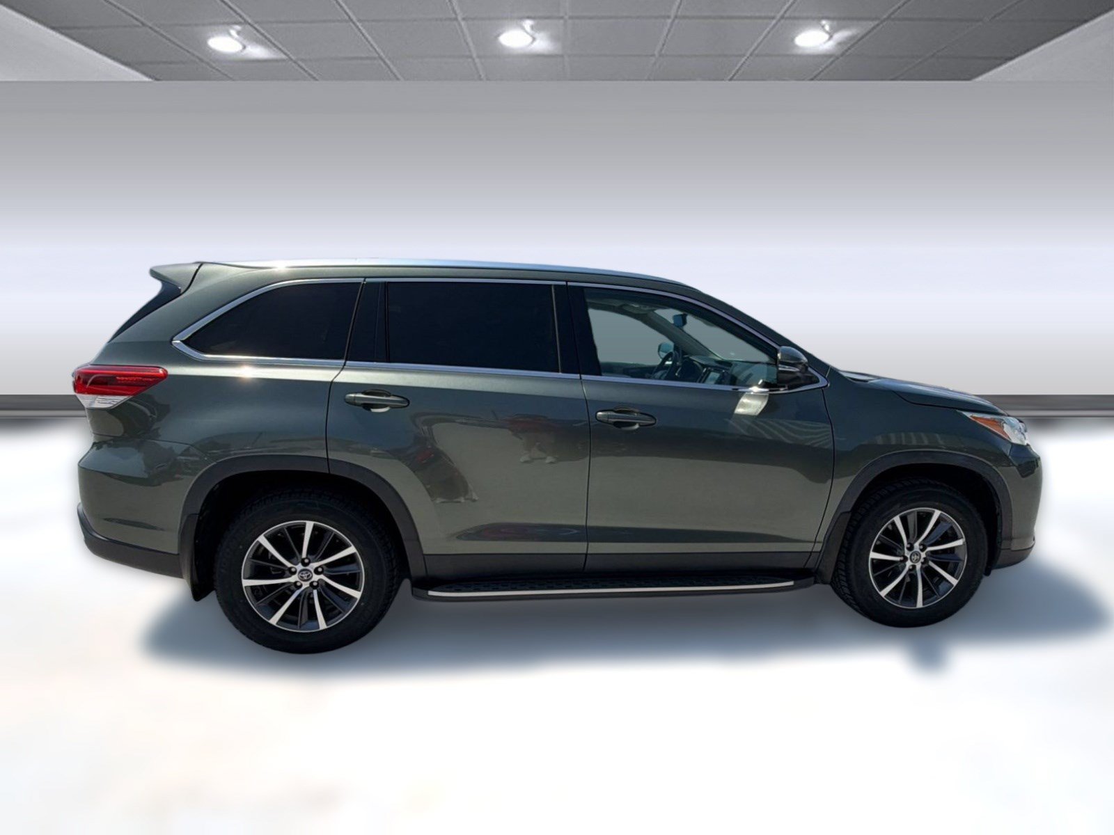 Used 2019 Toyota Highlander XLE FWD image 7