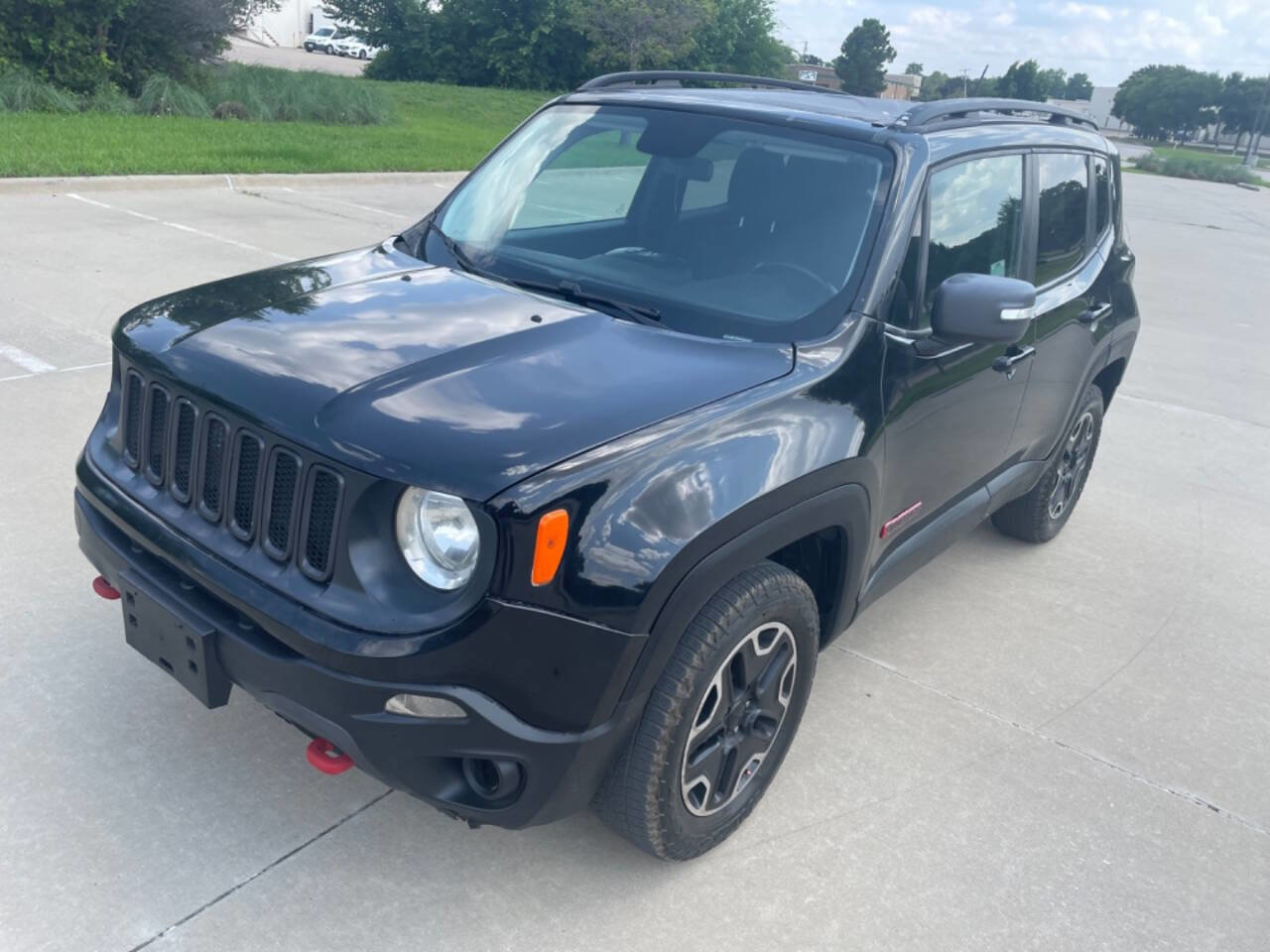 Used 2016 Jeep Renegade Trailhawk image 2