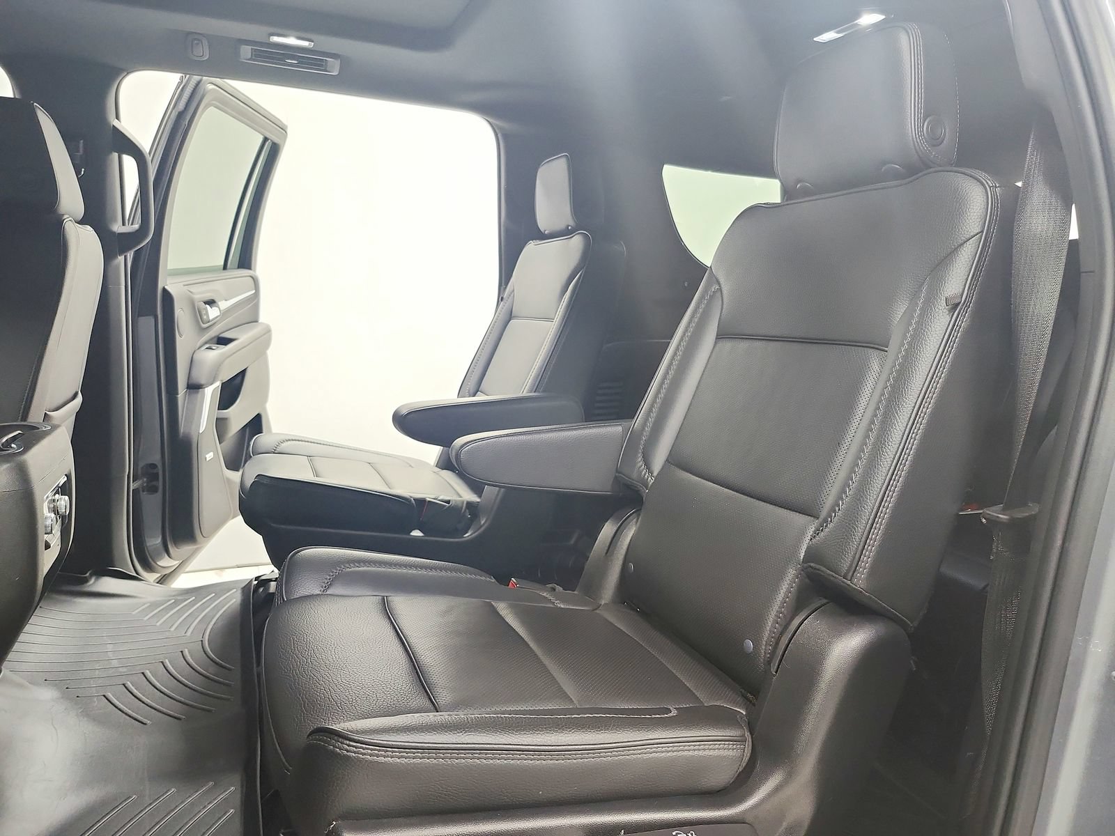 Used 2023 GMC Yukon XL Denali RWD image 42