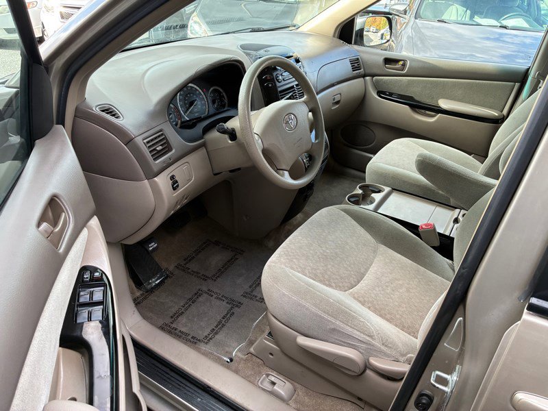 Used 2005 Toyota Sienna CE image 7