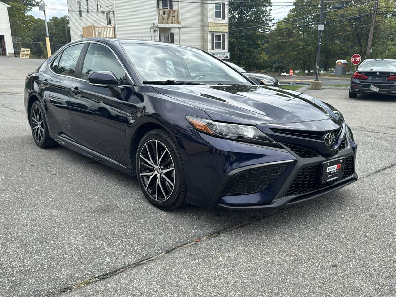 Used 2022 Toyota Camry SE FWD image 6