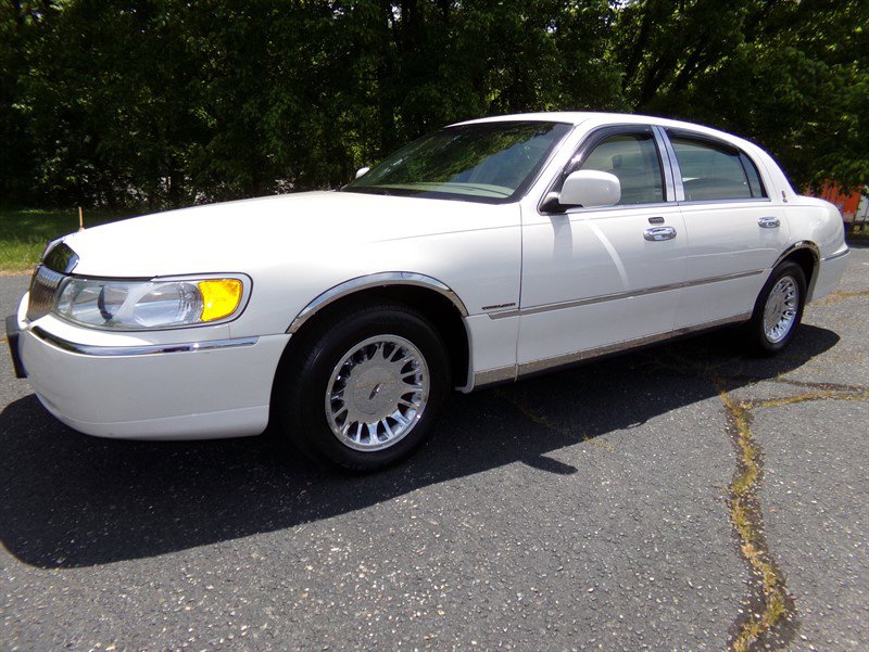 Used 2001 Lincoln Town Car Cartier