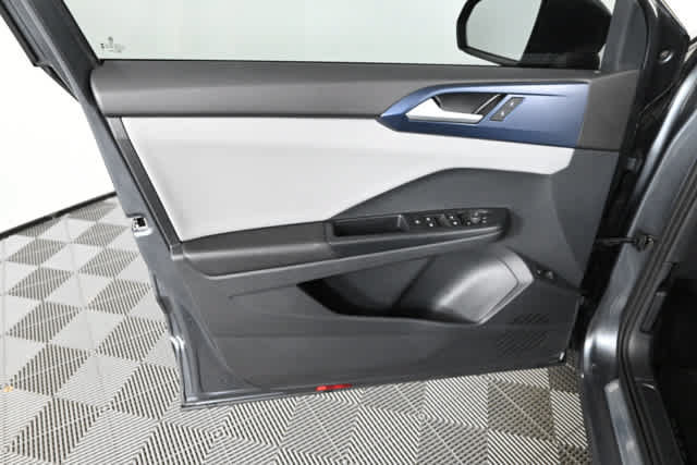 Certified 2023 Volkswagen Taos SE FWD image 16