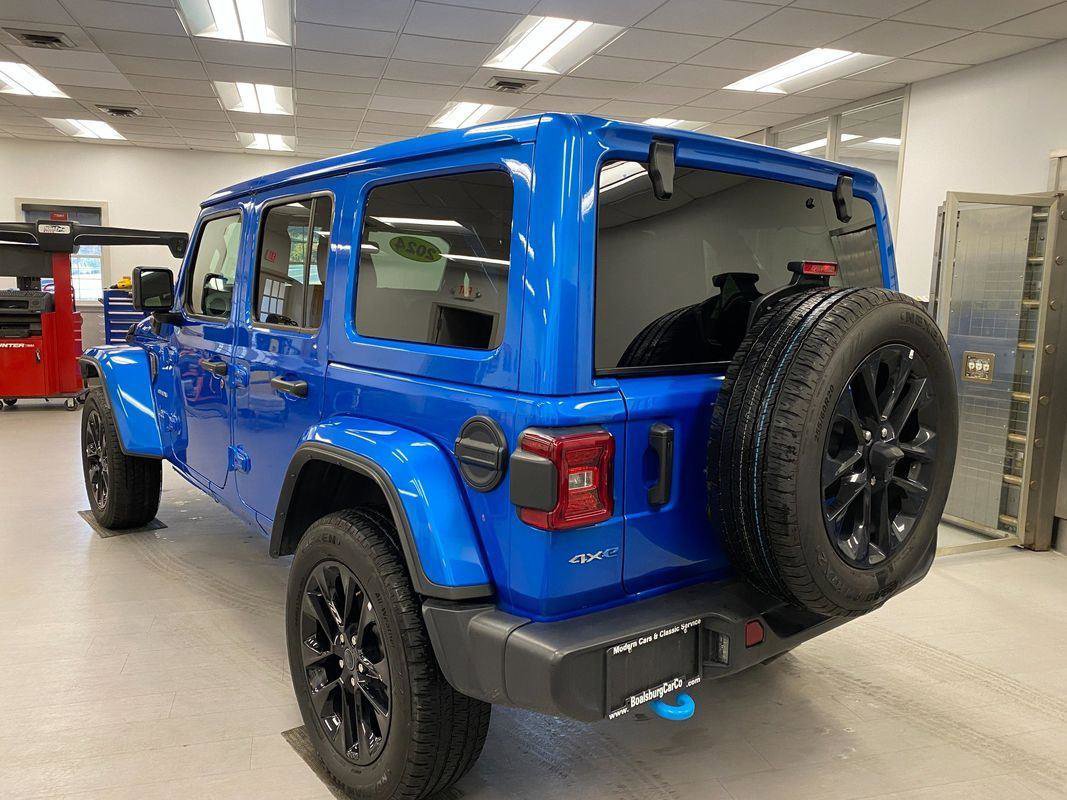 Used 2024 Jeep Wrangler Sahara image 5