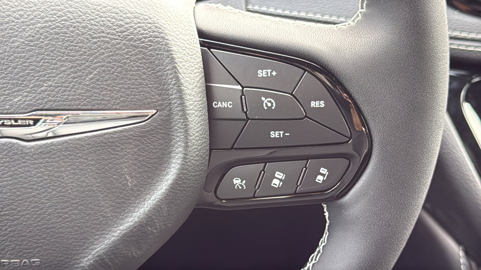 New 2026 Chrysler Pacifica Select FWD image 22