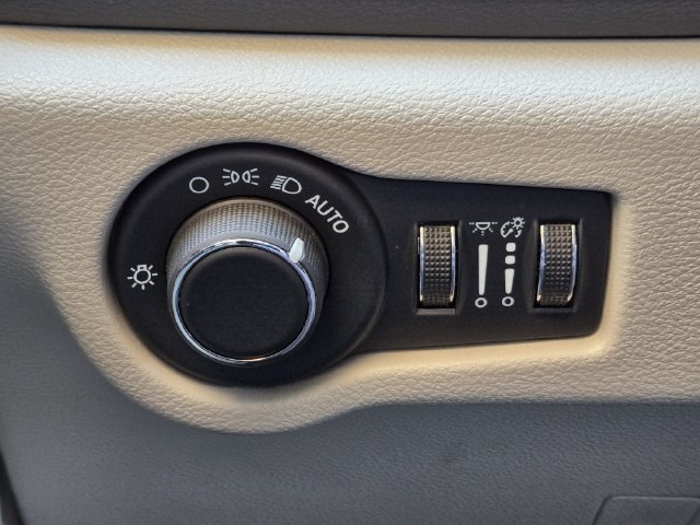 Certified 2023 Chrysler Voyager LX FWD image 22