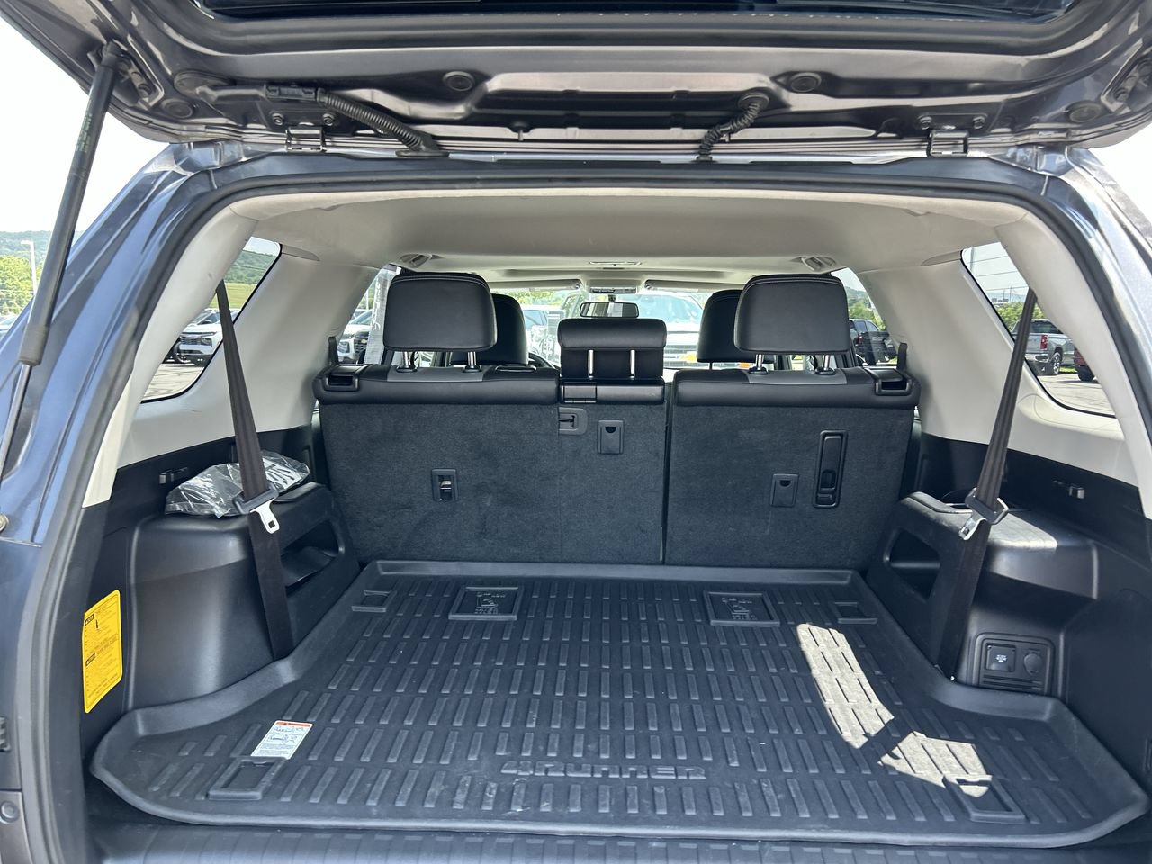 Used 2019 Toyota 4Runner SR5 Premium AWD/4WD image 17