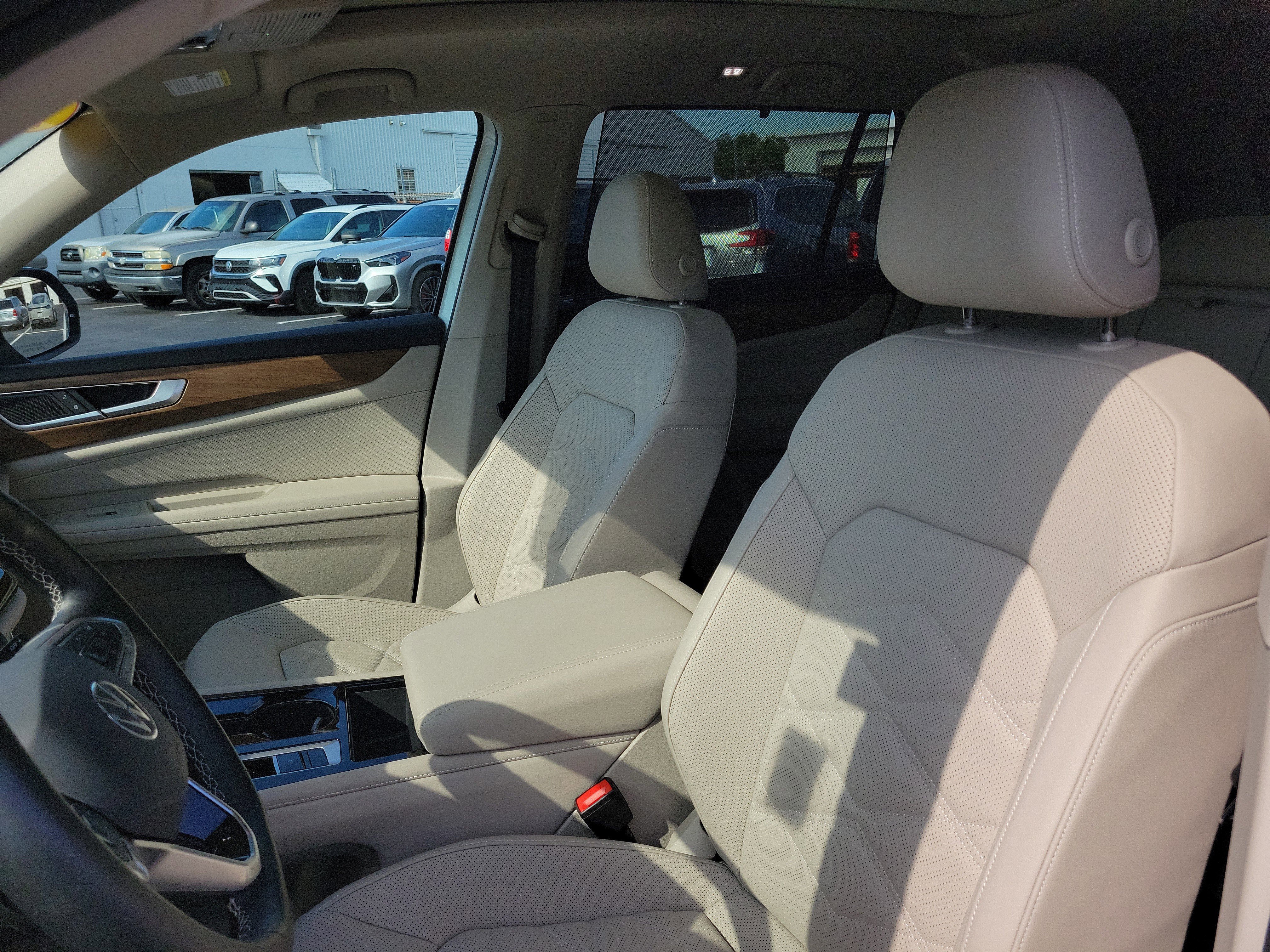 Used 2025 Volkswagen Atlas SE FWD image 21