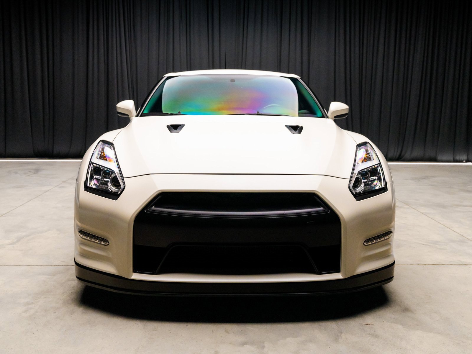 Used 2015 Nissan GT-R Premium image 16