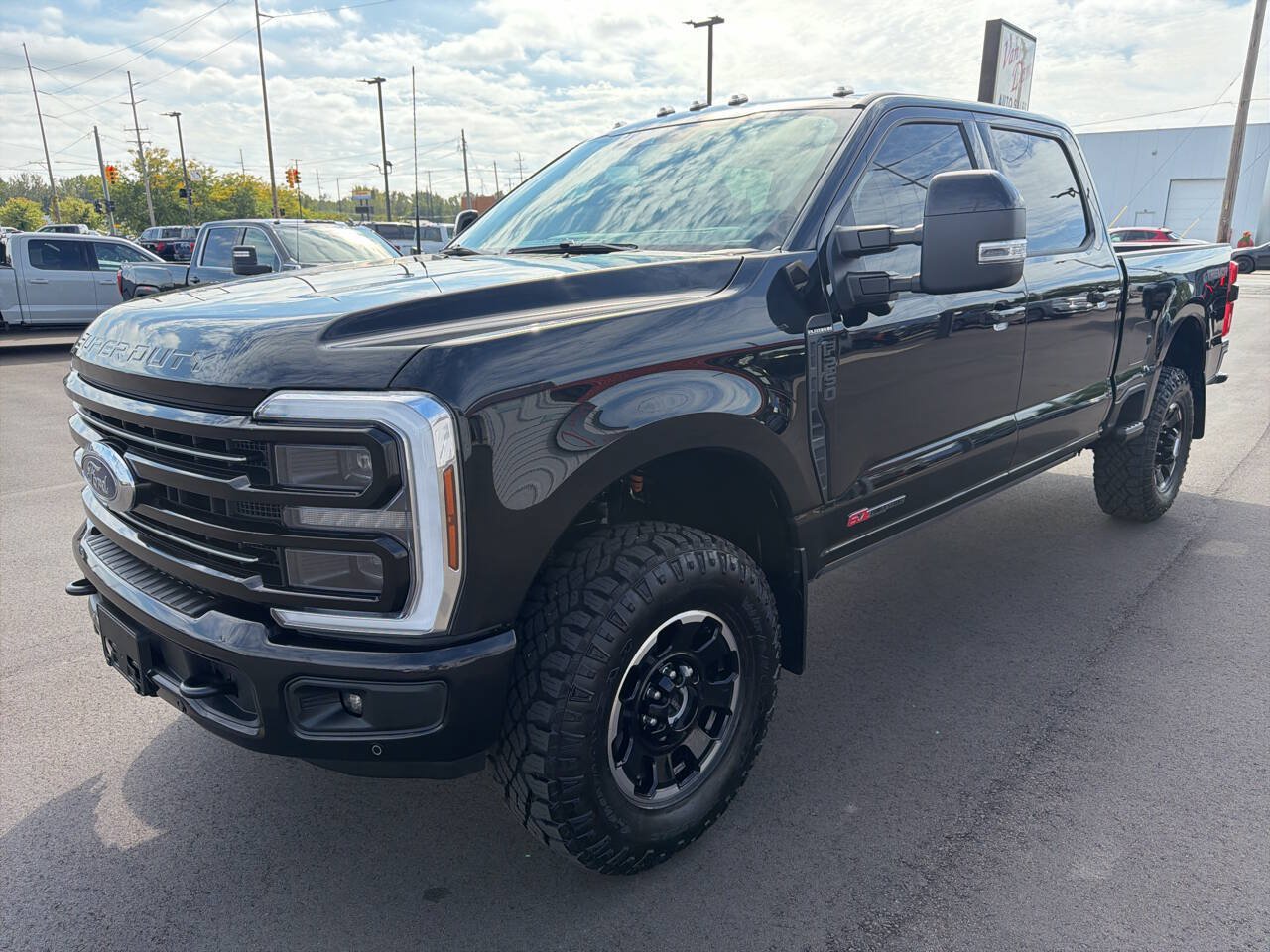 Used 2026 Ford F250 Platinum w/ Tremor Off-Road Package AWD/4WD image 4