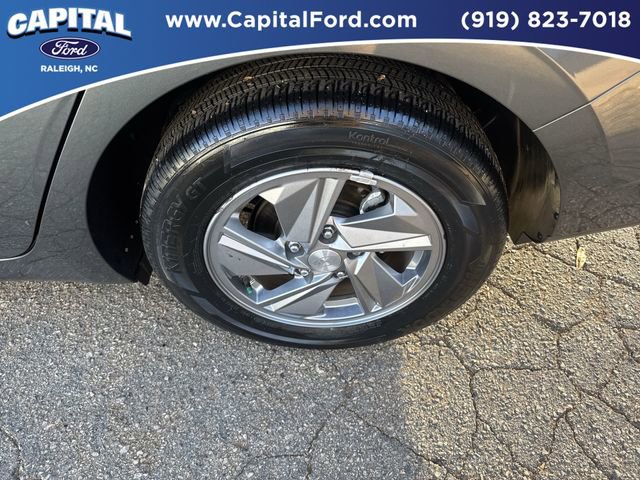 Used 2024 Hyundai Elantra SE image 13