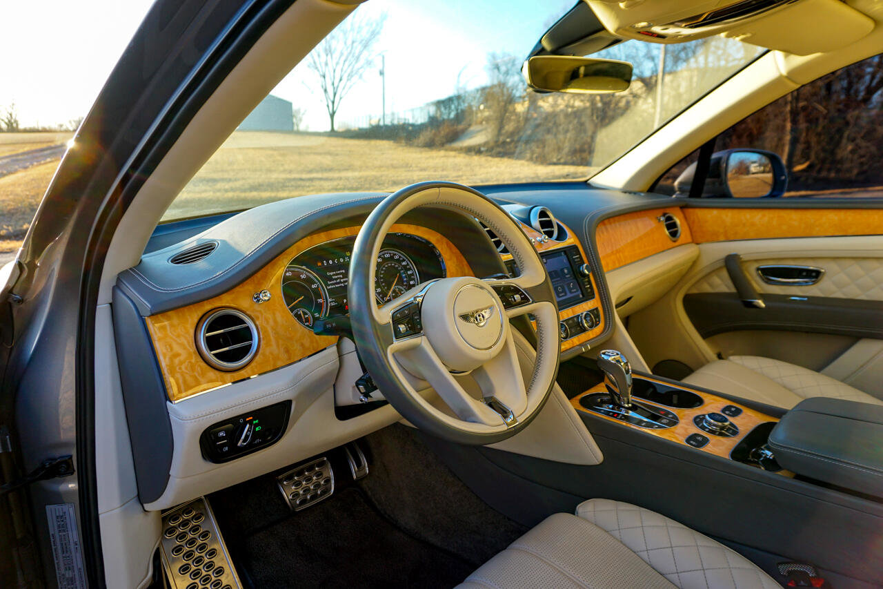 Used 2017 Bentley Bentayga W12 AWD image 23