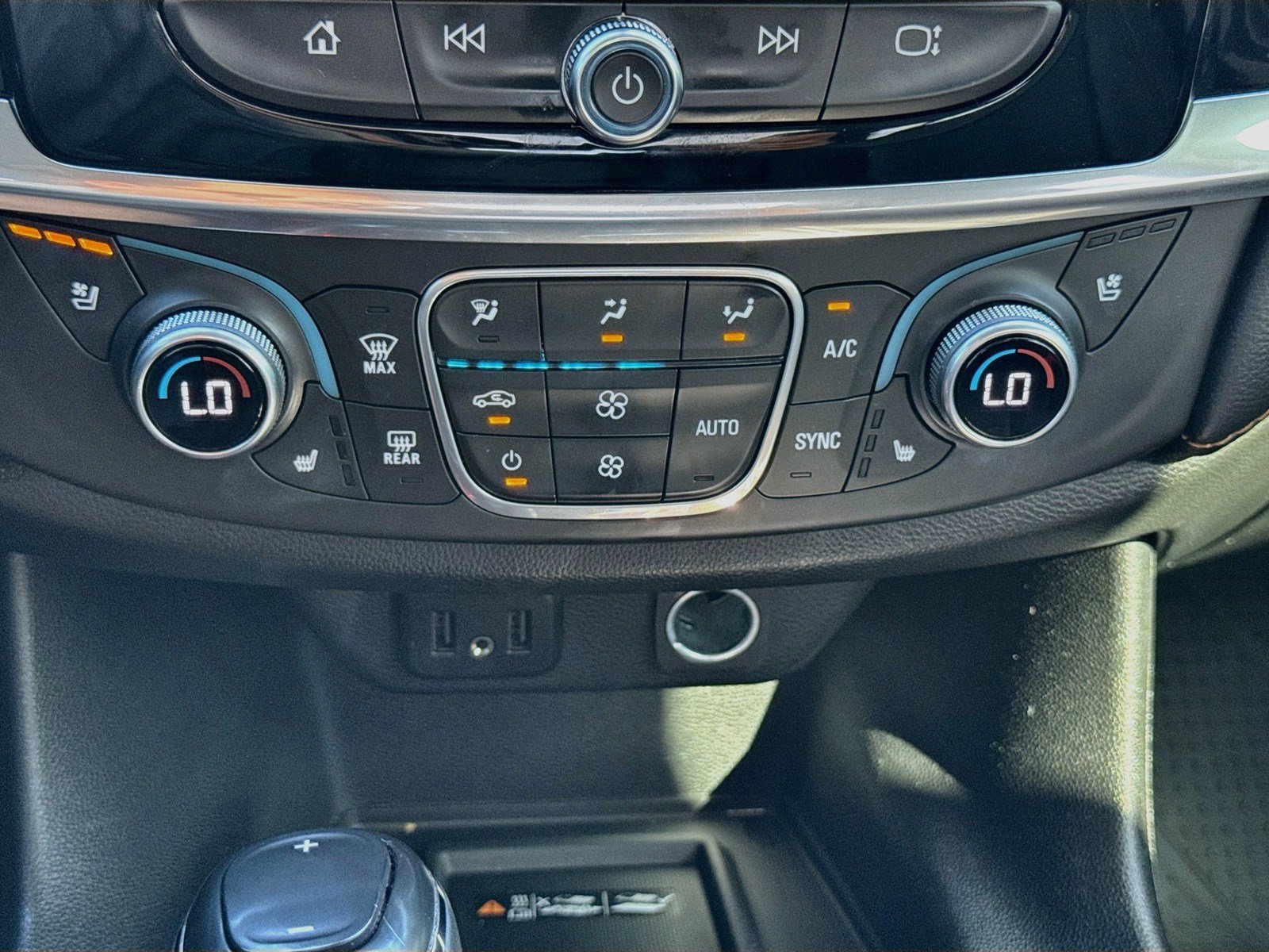 Used 2019 Chevrolet Traverse Premier w/ Redline Edition AWD/4WD image 12