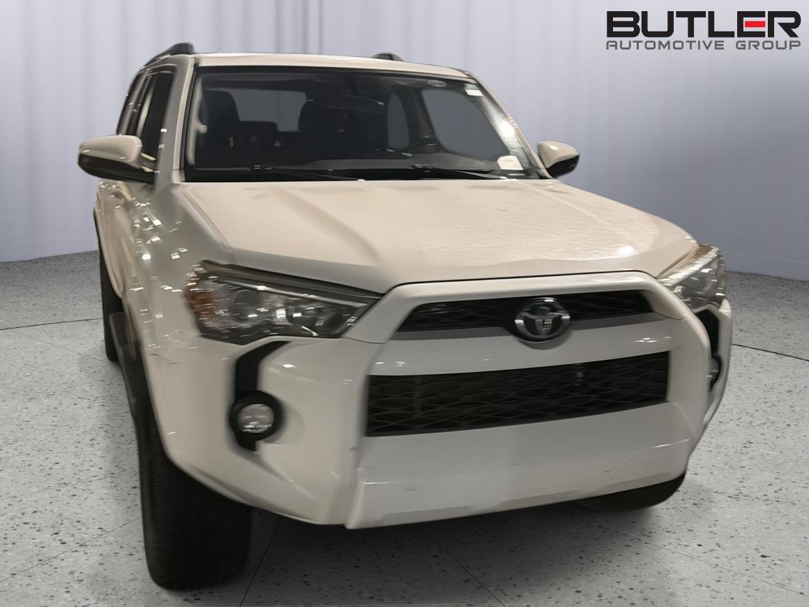 Used 2019 Toyota 4Runner SR5 AWD/4WD image 5