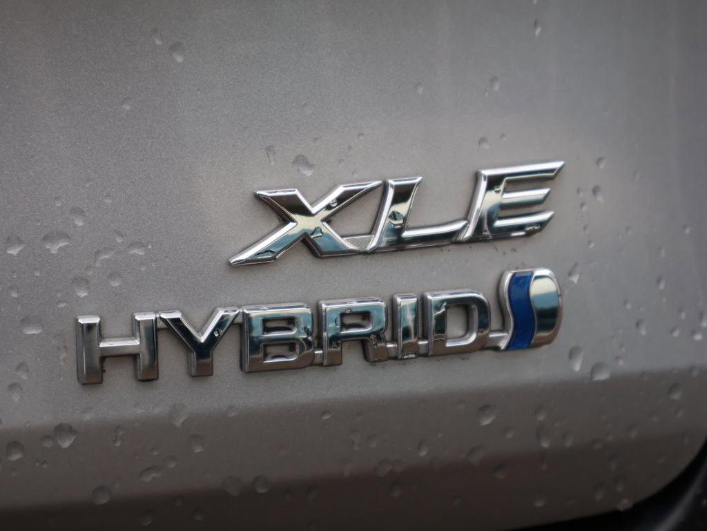 Used 2021 Toyota Sienna XLE image 7