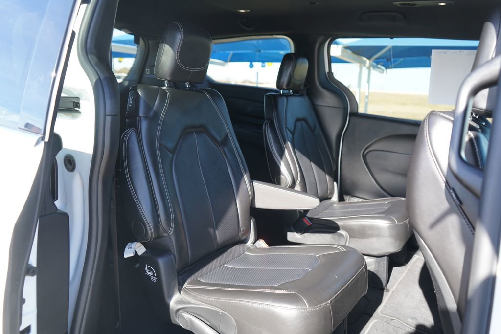 Used 2025 Chrysler Pacifica Select FWD image 21