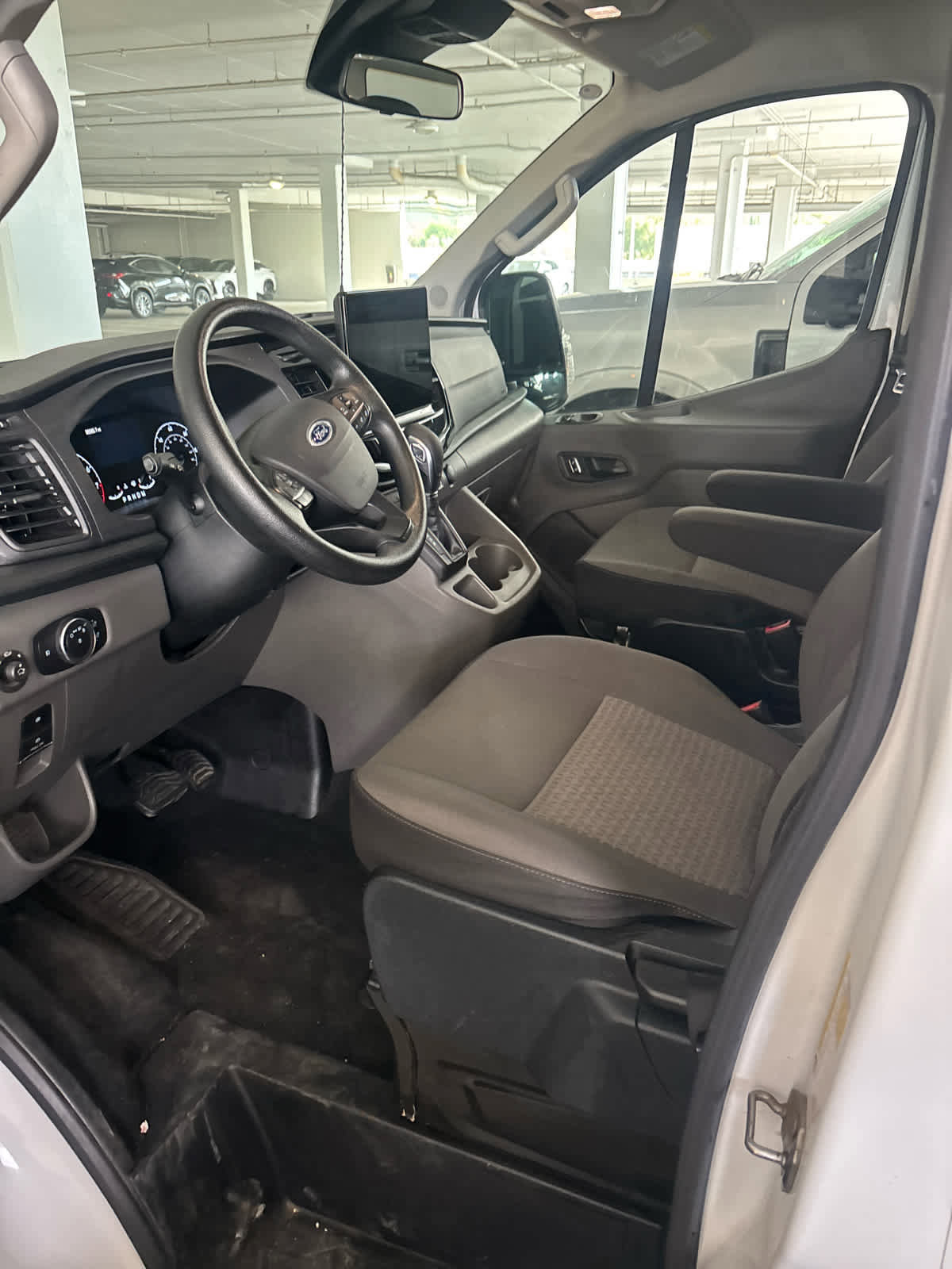 Used 2023 Ford Transit 350 XLT image 5