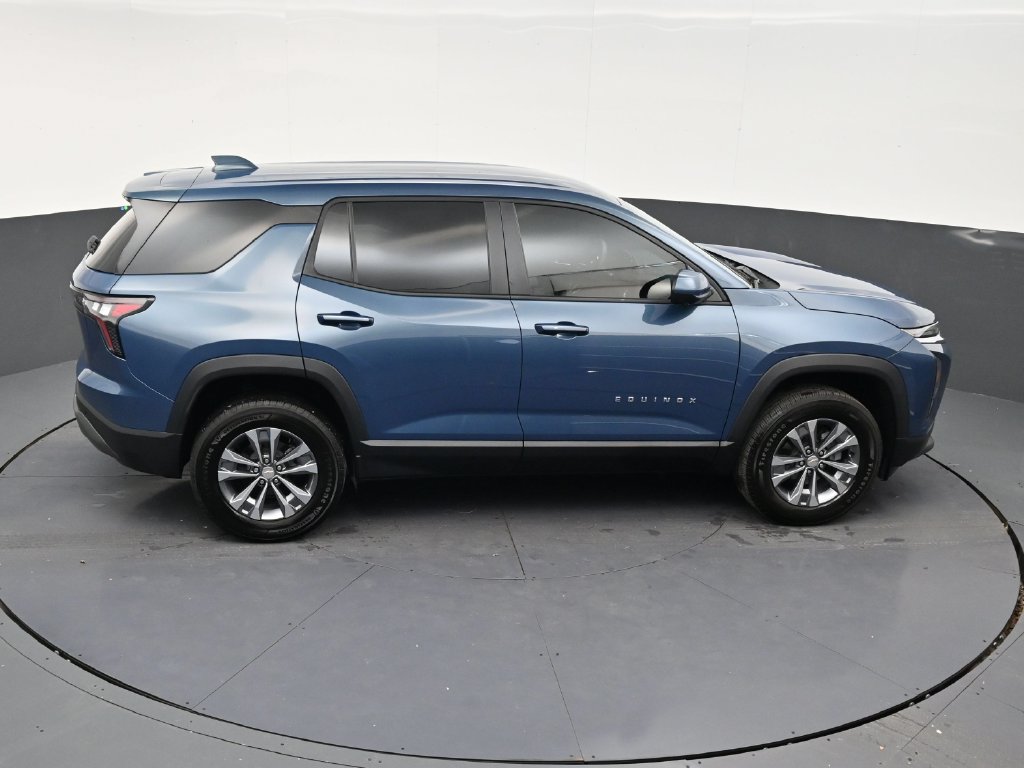 Used 2026 Chevrolet Equinox LT w/ Safety and Technology Package FWD image 16