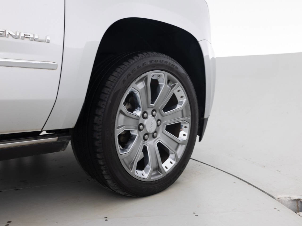 Used 2016 GMC Yukon XL Denali w/ Open Road Package AWD/4WD image 18